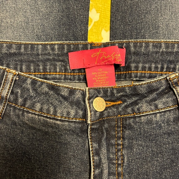 Thalia Sodi Womens Size 10 Boot Cut Jeans Embroidery. - Picture 5 of 7